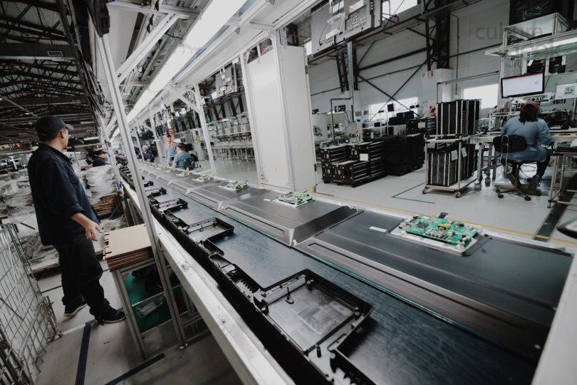 Newsan advierte: "Será muy difícil seguir produciendo celulares en Argentina"