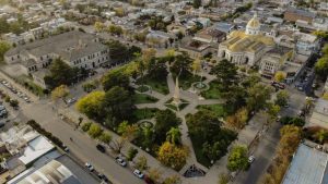 Dolores se recalienta: el PRO y los libertarios se sacan los trapitos al sol, y el oficialismo aplaude desde la vereda
