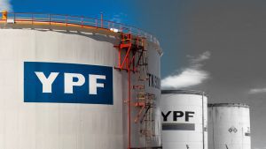 YPF: Macri festeja y crece la polémica política