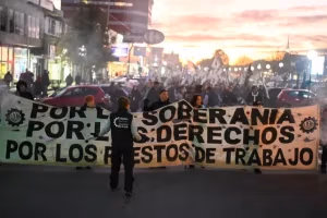 Tierra del Fuego en llamas: Masiva protesta contra el ajuste de Milei