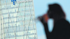 Telefonica, Telecom, Stop