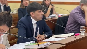 Concejal Daniel López en sesión - HCD La Costa