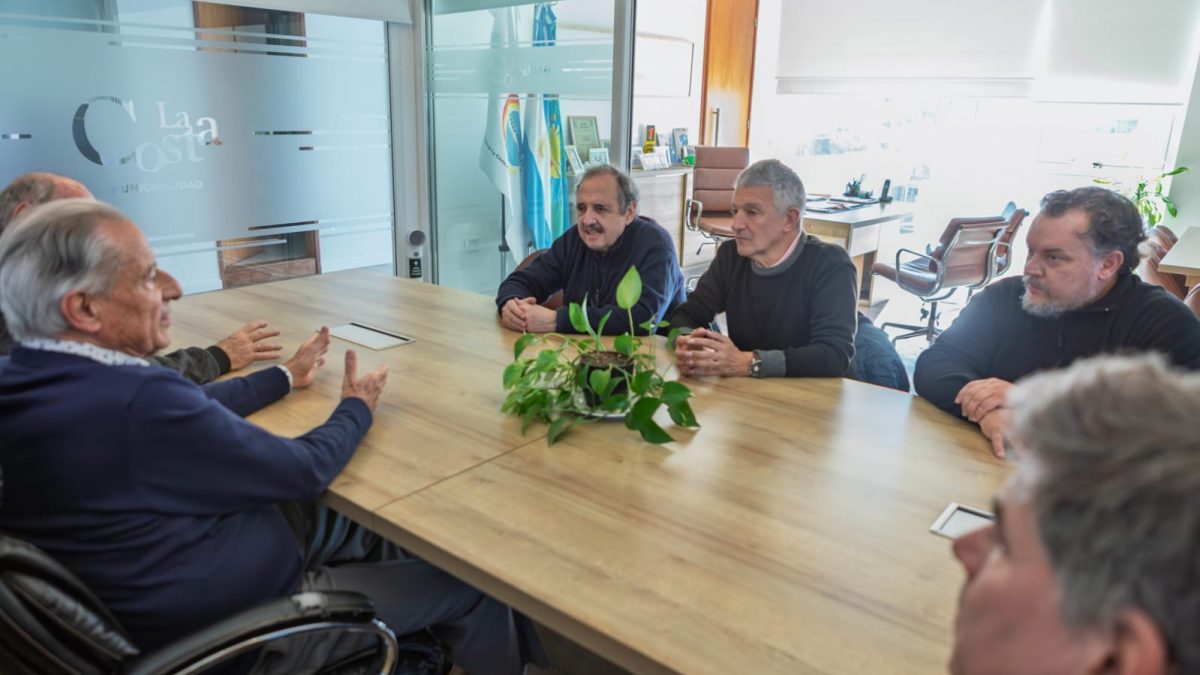 Ricardo Alfonsín junto a Gustavo López, Silvia Saravia y Martín Canay en un evento del Frente Amplio por la Democracia en el Partido de La Costa.