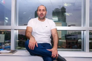 Fernando Cerimedo durante campaña digital con Javier Milei