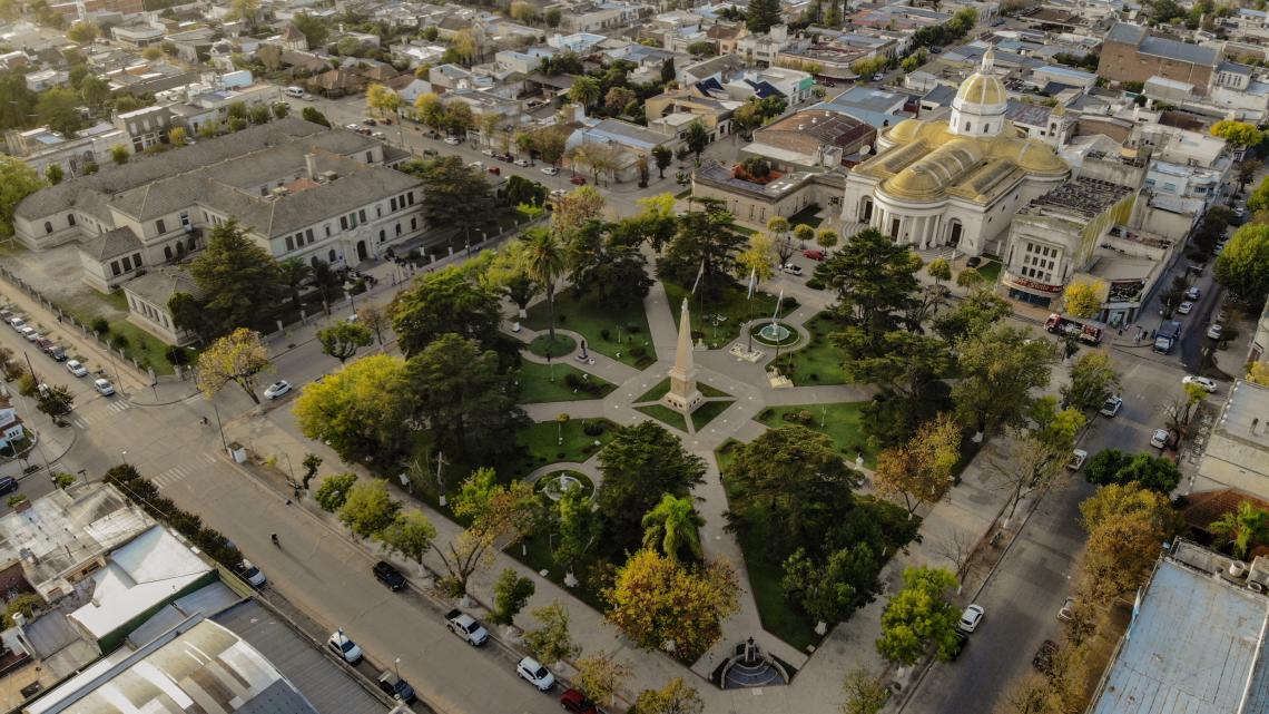 Dolores se recalienta: el PRO y los libertarios se sacan los trapitos al sol, y el oficialismo aplaude desde la vereda