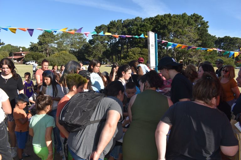 Chocolatada barriletes y hashtags virales: lo que dejó la jornada en Nueva Atlantis