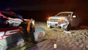 UTV y camioneta chocadas en médanos de Pinamar, metáfora de descontrol y ausencia del Estado