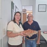 General Lavalle inició la entrega de huevos producidos en su granja agroecológica