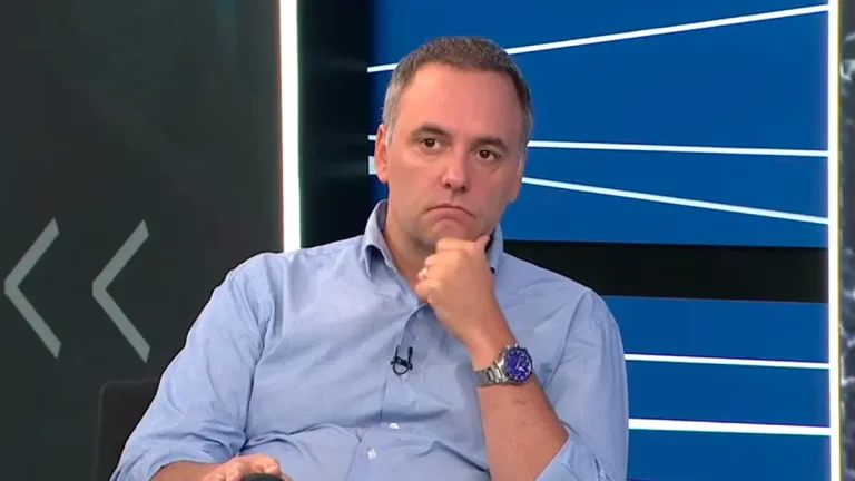 “Gente de bien”, dice Adorni.