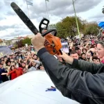 Motosierra sin red: Milei elimina 900 mil planes mientras en La Costa ya crece el “plan B” de la supervivencia