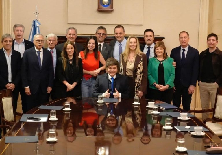 La Libertad Avanza protegió a Adorni y estalla la polémica