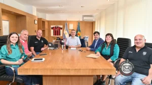 Castelli recibirá fondos para obras, becas y programas sociales
