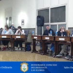 Mientras la ciudad pedía respuestas, el poder votó protegerse