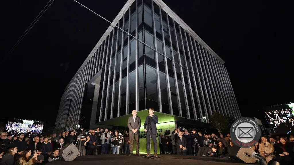Kicillof inauguró el nuevo Palacio Municipal de Ensenada