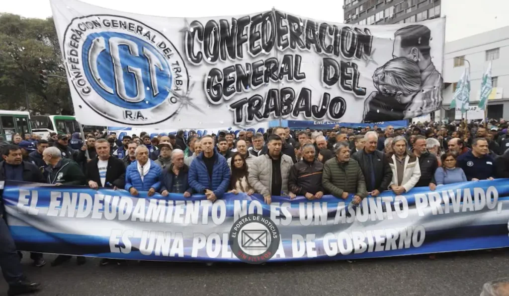 La CGT encabezó la Marcha por los Endeudados y entregó a Luis Caputo un reclamo para refinanciar deudas, limitar tasas y asistir a familias y PyMEs.