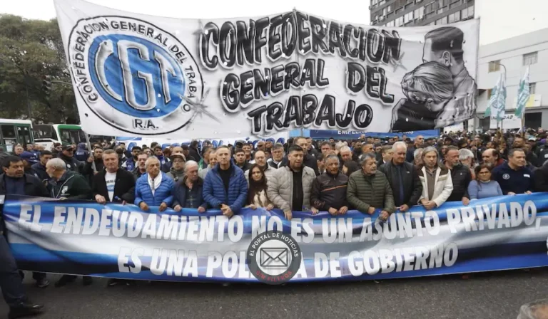 La CGT encabezó la Marcha por los Endeudados y entregó a Luis Caputo un reclamo para refinanciar deudas, limitar tasas y asistir a familias y PyMEs.